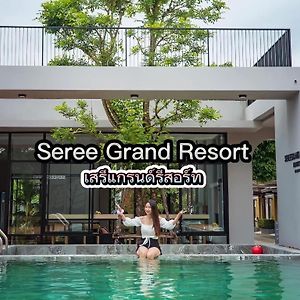 Seree Grand Resort